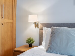 2 bedrooms, iron/ironing board, travel cot, free WiFi