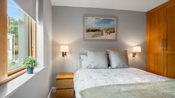 2 bedrooms, iron/ironing board, travel crib, WiFi (free)