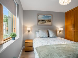 2 bedrooms, iron/ironing board, travel cot, free WiFi