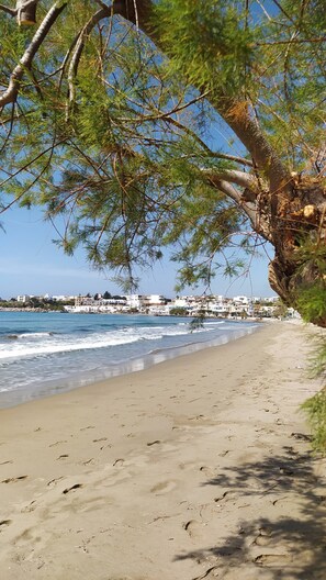 Beach - Sea View And Mountain View Apartment For 4 People (Makrygialos)