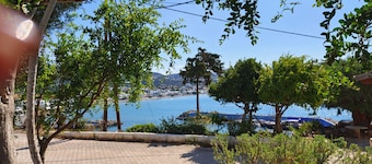 Spacious Apartment Garden View Partial Seaview