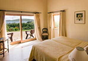 6 bedrooms, iron/ironing board, free WiFi, bed sheets