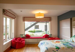 6 bedrooms, iron/ironing board, free WiFi, bed sheets