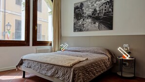 1 bedroom, iron/ironing board, WiFi, bed sheets - Bridge of Angels Modern and Central Apartment! (Vicenza)