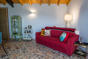 TV - Villa Silvana - Apt Giulia With Terrace & Parking (Perugia)
