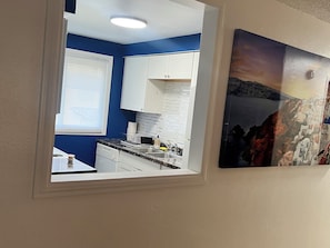 Microwave, oven, stovetop, dishwasher - Minutes from downtown Anchorage quiet, gorgeous two bedroom! (Anchorage)