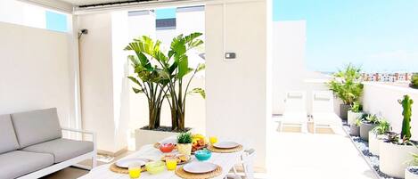 屋外ダイニングエリア