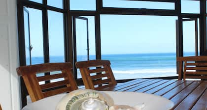 @The Waves beach accommodation with sea and mountain views!
7 Bedrooms