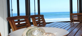 @The Waves beach accommodation with sea and mountain views!
7 Bedrooms