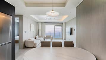 Ocean Terrace Suite Three Room | In-room dining