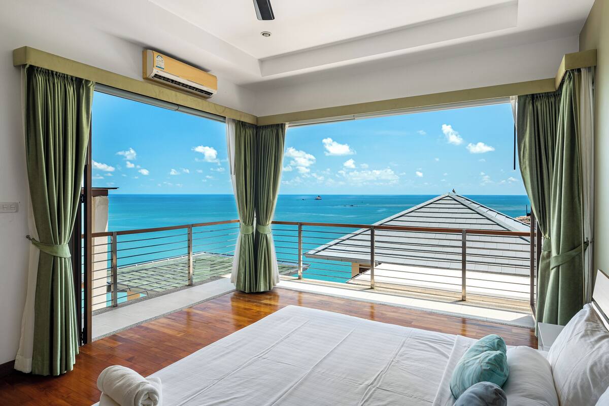 3 bedrooms, in-room safe, desk, laptop workspace