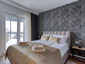 4 bedrooms, iron/ironing board, WiFi