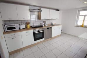 Oven, stovetop, dishwasher, coffee/tea maker