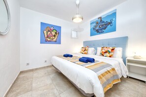 4 soveværelser, pengeskab på værelset, skrivebord, strygejern/strygebræt