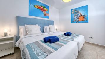 4 quartos, cofres nos quartos, escrivaninha