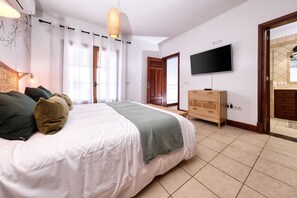 3 Schlafzimmer, Schreibtisch, Bügeleisen/Bügelbrett, kostenloses WLAN