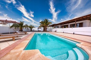 A heated pool - Casa Guayre - Pool, BBQ, AACC and Ping-Pong By LVH (Puerto Calero)