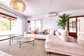 Télévision, table de tennis de table