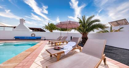 Casa Guayre - Private Pool, BBQ, Air-Con and Ping-Pong By Lanzarote Vacation Homes