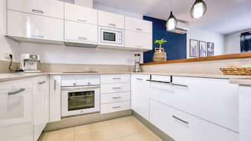 Réfrigérateur, micro-ondes, four, lave-vaisselle