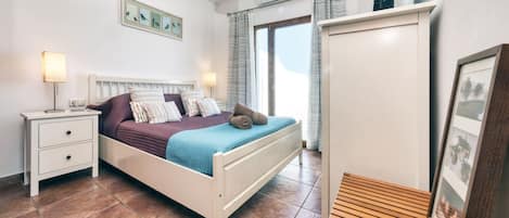 2 bedrooms, in-room safe, desk, iron/ironing board