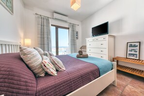 2 bedrooms, in-room safe, desk, iron/ironing board - Lava and Sea - Pool, BBQ and sea views By LVH (Playa Blanca)