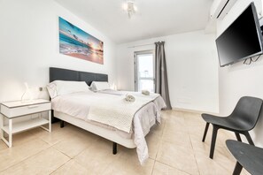 3 bedrooms, desk, iron/ironing board, free WiFi