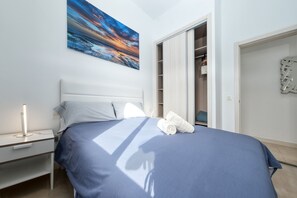 3 habitaciones, escritorio, tabla de planchar con plancha y wifi gratis
