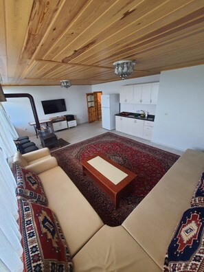 2+1 Family Room | Aire de séjour | Téléviseur de 45 po avec télévision par satellite, imprimante
