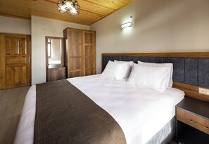 Premium bedding, blackout curtains, soundproofing, iron/ironing board - Avulot Mountain Resort Hotel (Surmene)