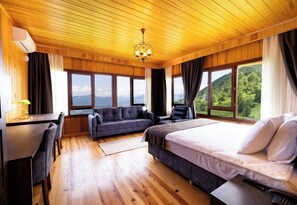 Suite Room | 高档床上用品、遮光窗帘、隔音、熨斗/熨板