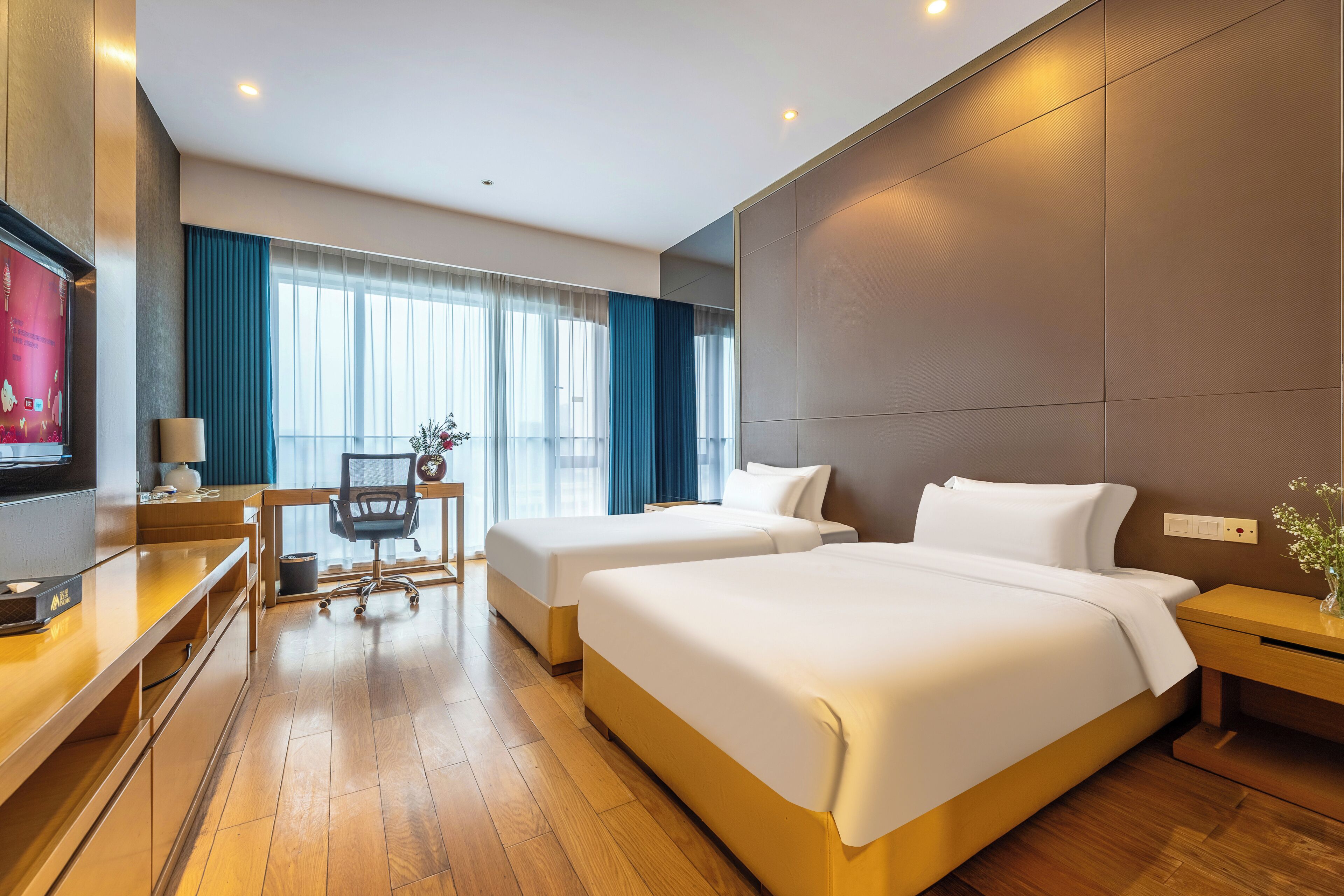 Ropa de cama de alta calidad, escritorio, wifi gratis y ropa de cama 