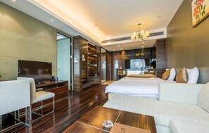 Quarto triplo luxo | Roupas de cama premium, escrivaninha, Wi-Fi de cortesia, roupa de cama