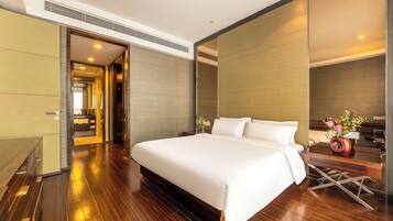 Habitación triple Deluxe | Ropa de cama de alta calidad, escritorio, wifi gratis y ropa de cama