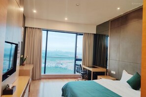 Quarto solteiro standard | Roupas de cama premium, escrivaninha, Wi-Fi de cortesia, roupa de cama
