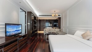 Superior Suite, 1 Bedroom, City View | Premium bedding, desk, WiFi (free), bed sheets - Side Apartment (Guangzhou)