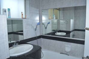 Apartemen, 1 kamar tidur, akses difabel, Boleh Merokok | Kamar mandi