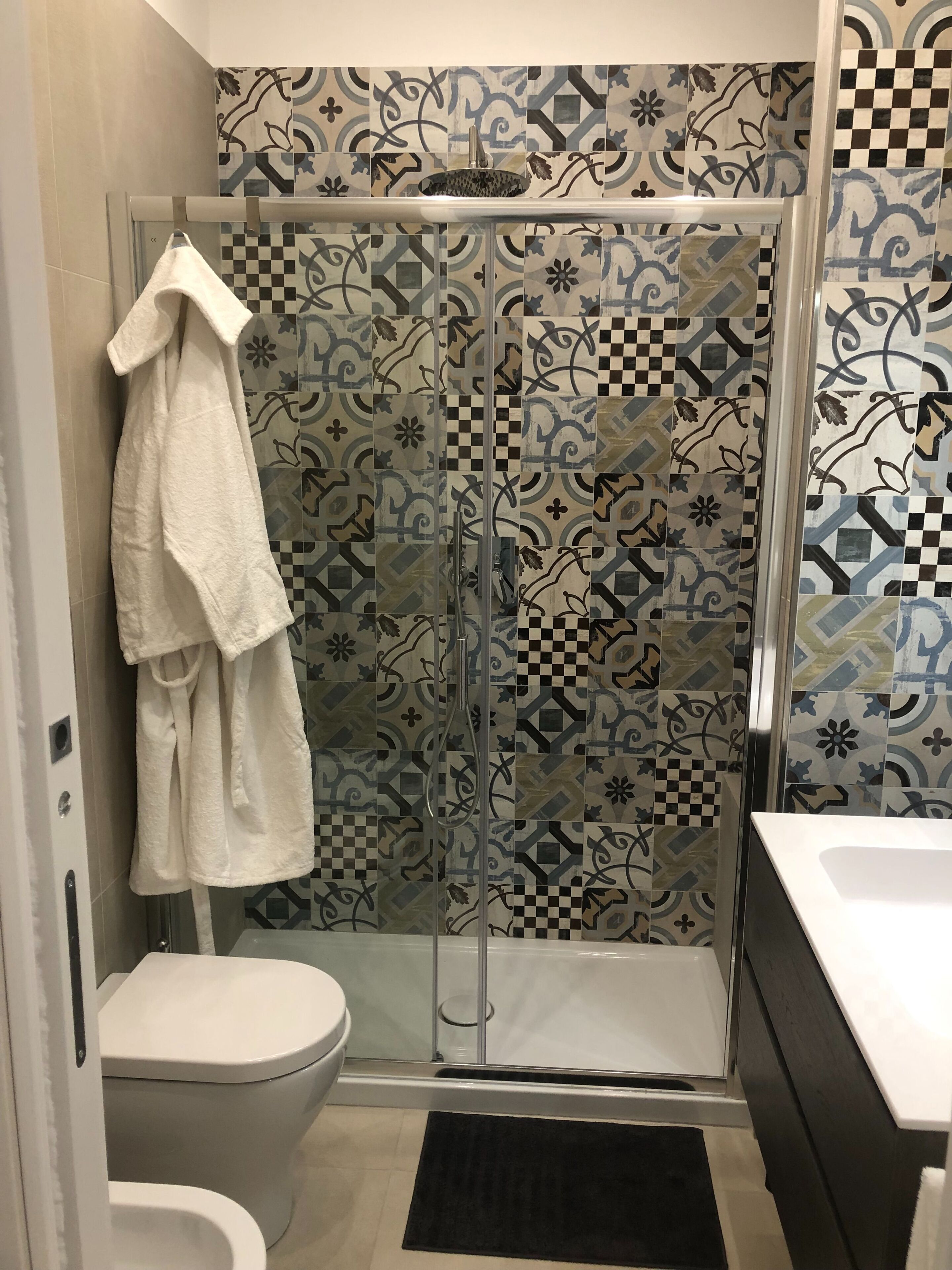 Maison, 1 chambre, balcon | Douche de la salle de bain