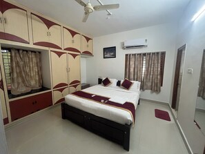 Egyptian cotton sheets, premium bedding, Select Comfort beds - NANDA MOHAN HOMESTAY (Tirupati)