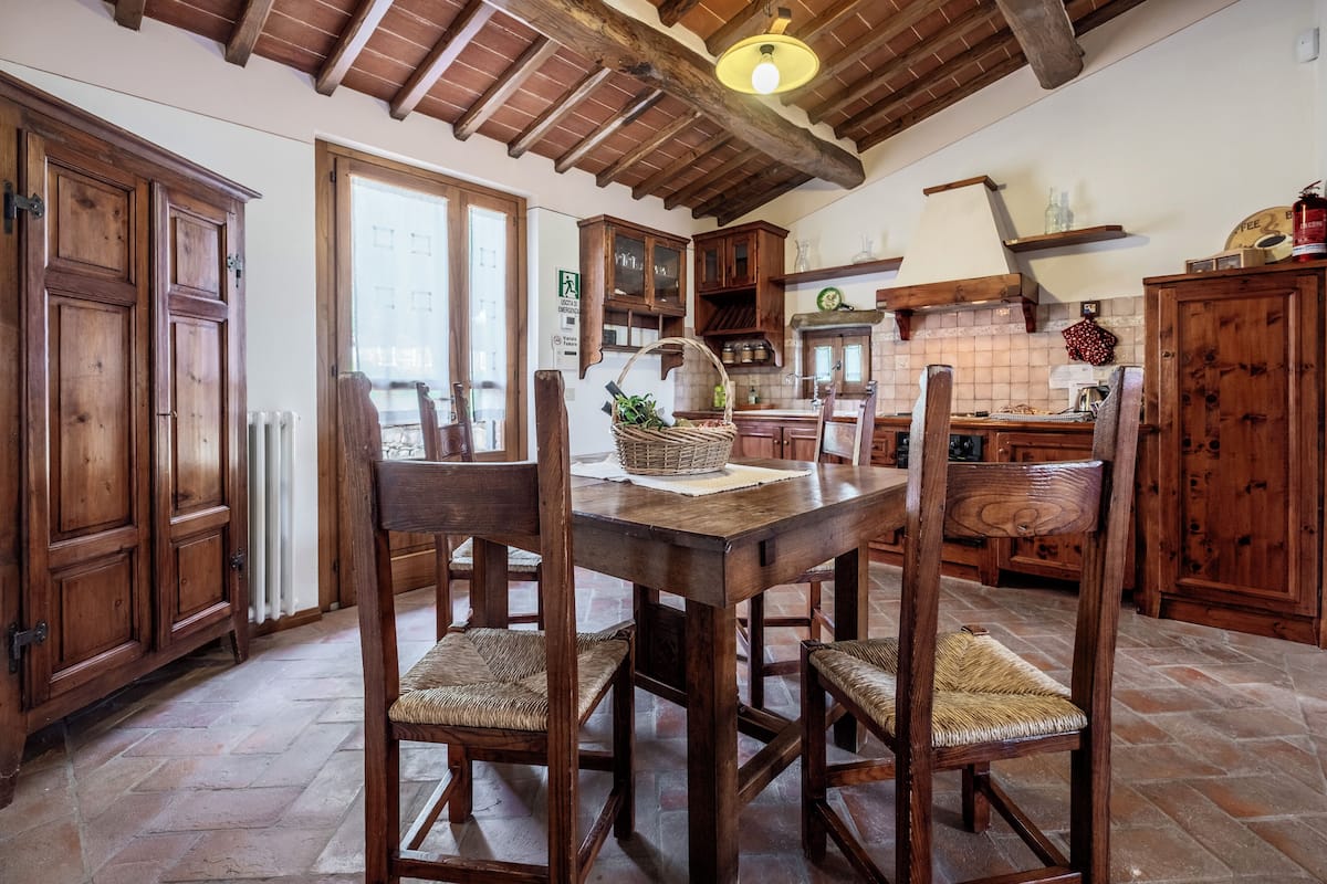 Refrigerador con freezer, horno, placa de cocina, lavavajillas