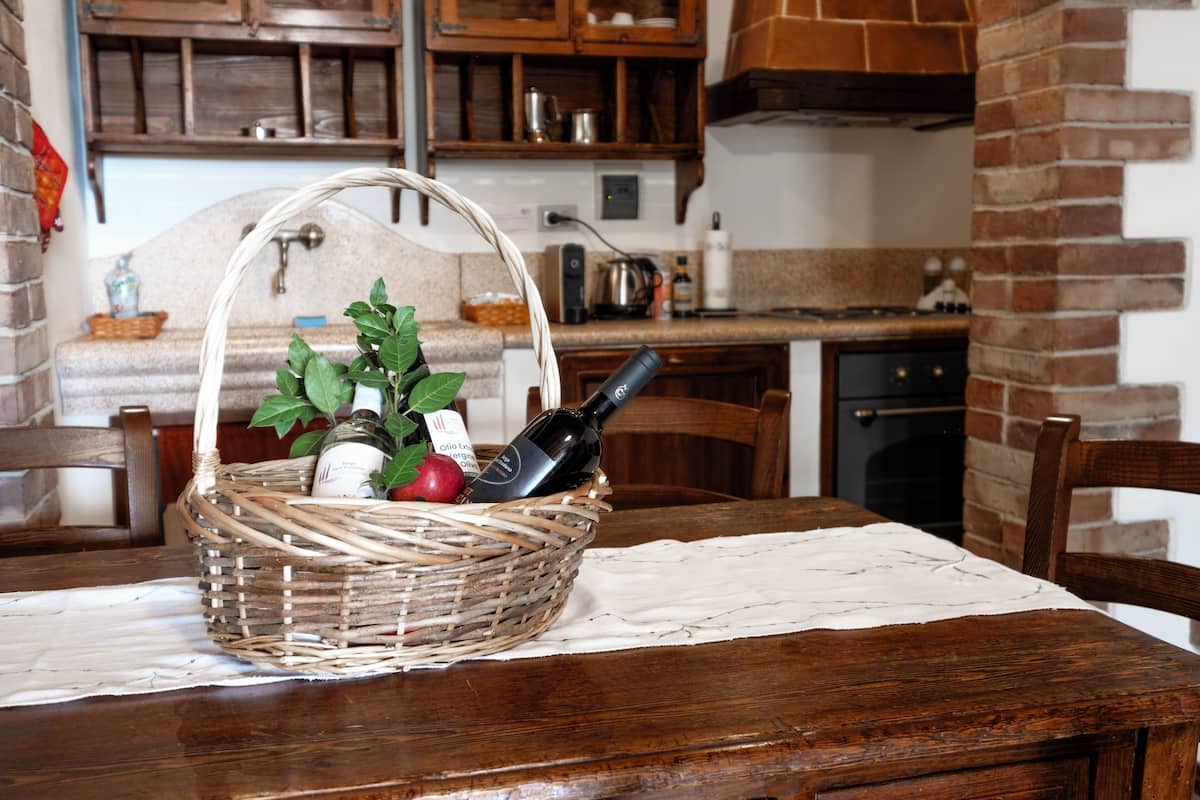 Refrigerador con freezer, horno, placa de cocina, lavavajillas