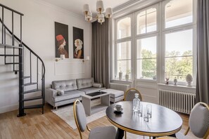 Exclusive-Studiosuite, Stadtblick | Wohnzimmer