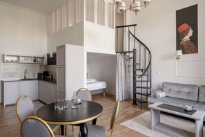 Studiosuite – exclusive, byutsikt | Strykejern/-brett, wi-fi (inkludert) og sengetøy