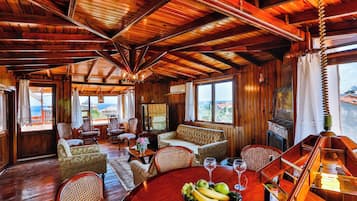Habitació quàdruple, vistes al jardí | Roba de llit d'alta qualitat, minibar, wifi gratuïta i roba de llit
