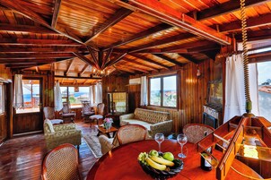 Ropa de cama de alta calidad, minibar, wifi gratis y ropa de cama