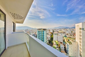 Family Quadruple Room, City View | Balcony - Daisy Flower Nha Trang (Nha Trang)