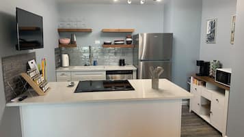 冰箱、微波炉、烤箱、炉灶