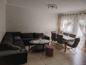 Living area - Maison a 20 Minutes de Paris. En Plein Centre Ville. Idéal Pour les Familles (Drancy)