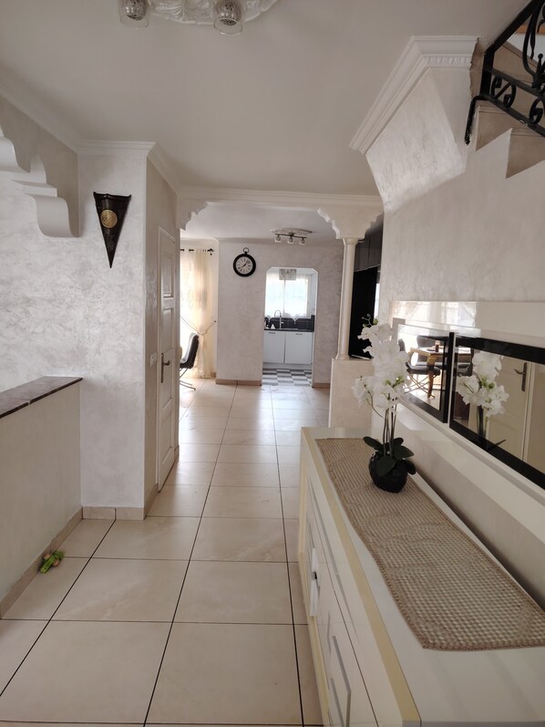 Interior - Maison a 20 Minutes de Paris. En Plein Centre Ville. Idéal Pour les Familles (Drancy)