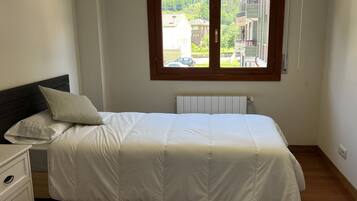 3 soverom, strykejern/-brett, wi-fi (inkludert) og sengetøy